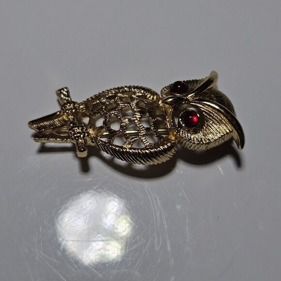 **Sale** Vintage Avon Owlette Gold Tone Owl Red Eyes Brooch 1972 - Picture 7 of 10